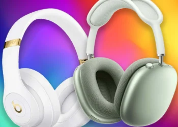 The top 20 over-ear headphones on Amazon for 2022 include: Apple and Beats.