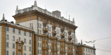 Russia renames the square outside the US Embassy in Moscow after Ukrainian separatists.