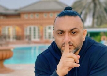 Popular singer Peyman Sadeghi flourishing through his astonishing voice.