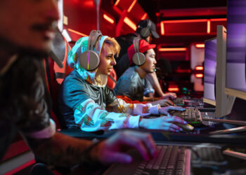 Philips: Neue Monitorreihe „Evnia” mit QD-OLED, Smaller than expected Drove und mehr MMD,