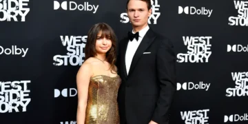 After dating for ten years, Violetta Komyshan announced their breakup and confirmed she is still single.