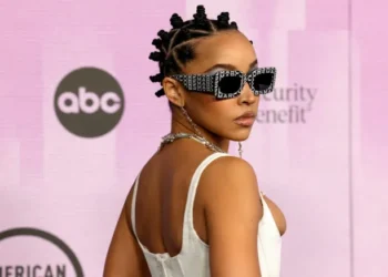 At the AMAs Red Carpet 2022, Tinashe matches Dove Cameron in a Marc Jacobs bustier and tall 7-inch platforms.