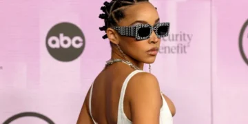 At the AMAs Red Carpet 2022, Tinashe matches Dove Cameron in a Marc Jacobs bustier and tall 7-inch platforms.